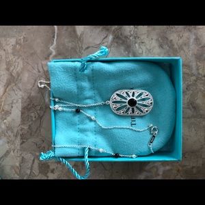 Tiffany co. Daisy Pendant on 240 chain silver